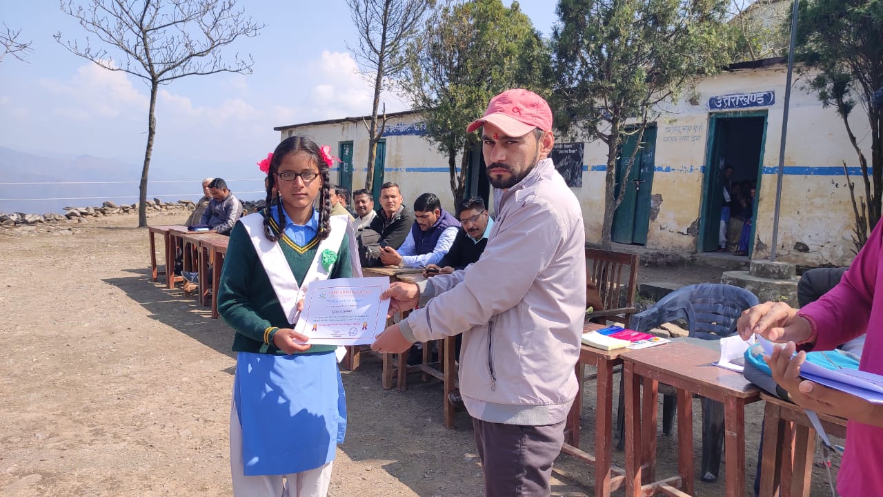  SCHOLARSHIP DISTRIBUTION AT GOVT. INTER COLLEGE MUNNAKHAL, TEHRI GARHWAL